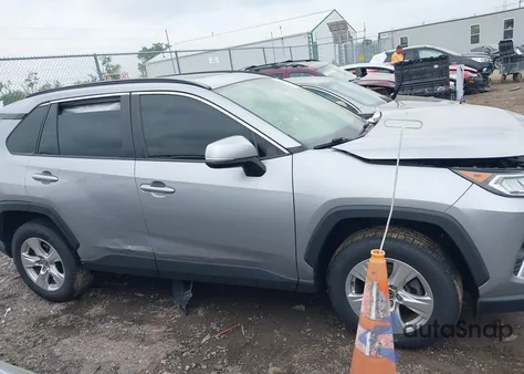 2020 Toyota Rav4 Xle z USA, uszkodzony, nr VIN JTMP1RFV9LD053179